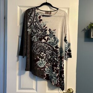 Chico’s easy wear blouse in white, gray and blue flowers. Stylish blouse.